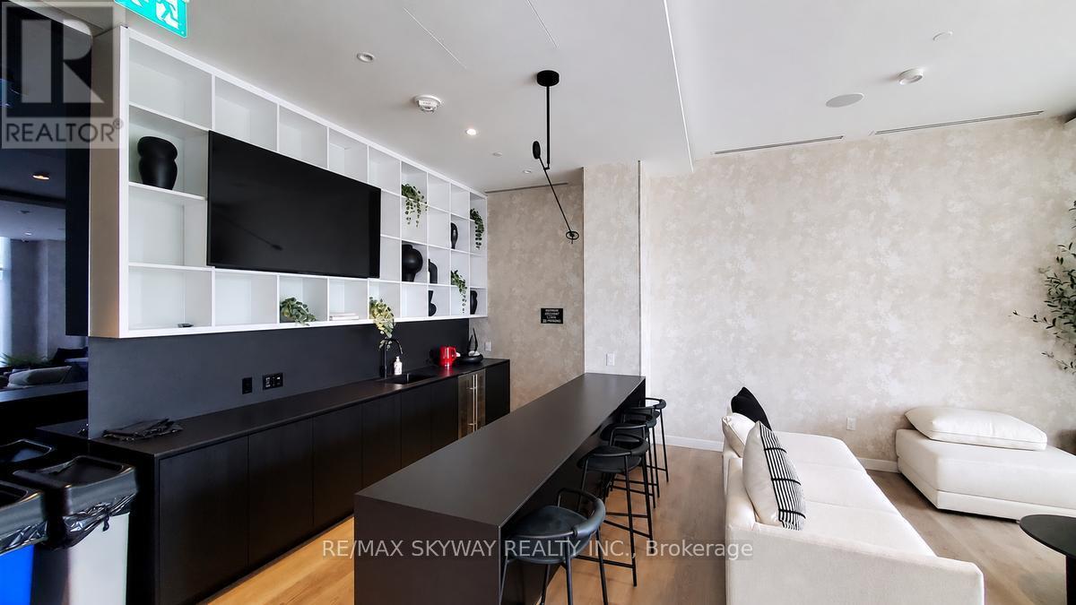 523 - 86 Dundas Street E Property Photo 3