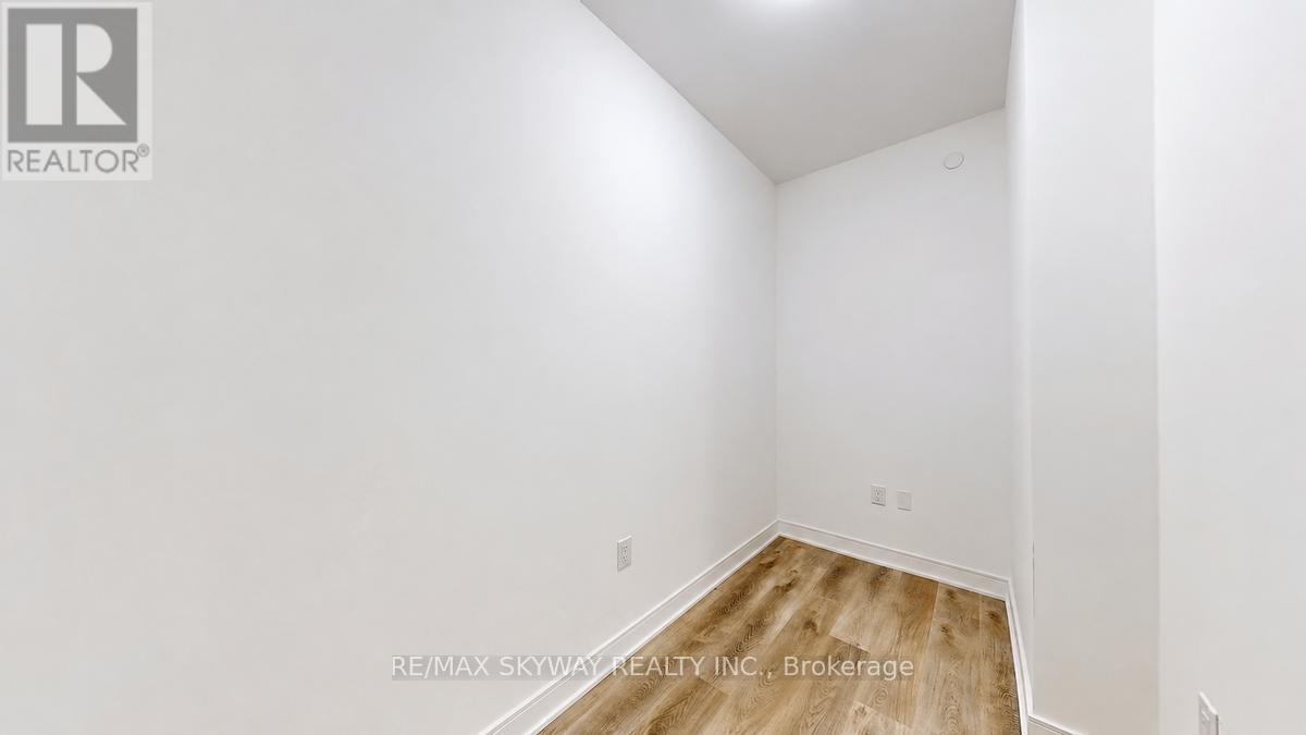 523 - 86 Dundas Street E Property Photo 13