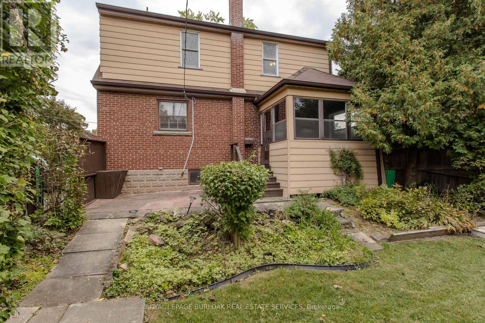 2104 Emerald Crescent Property Photo 5