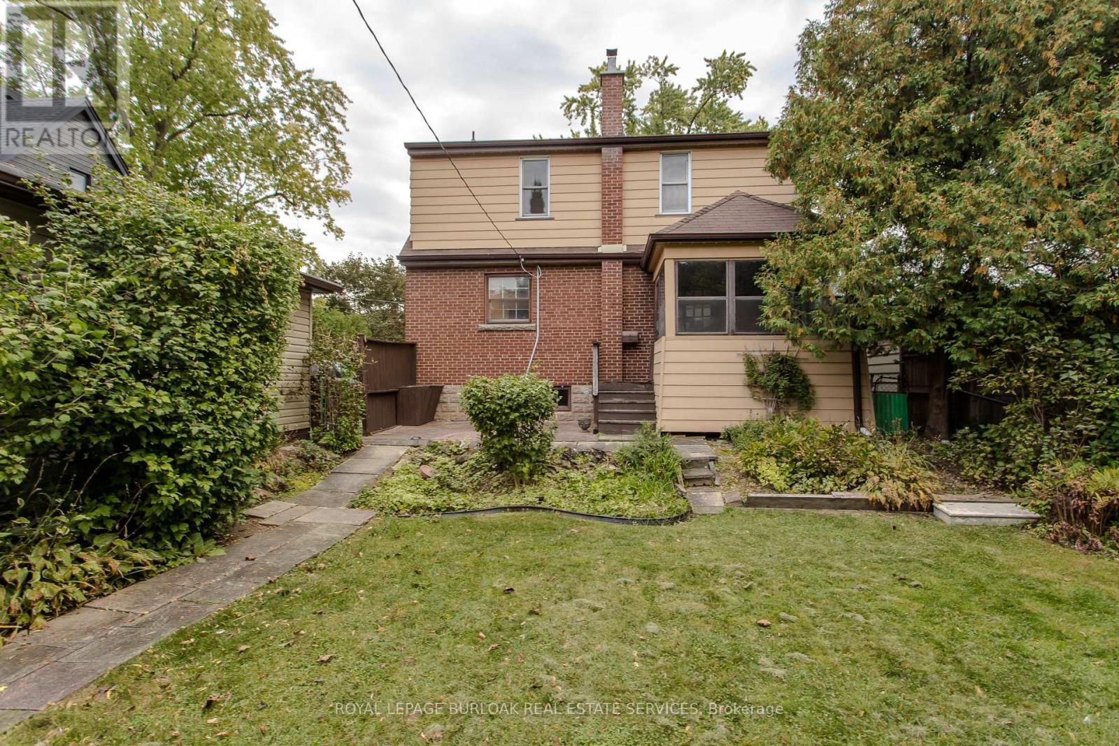 2104 Emerald Crescent Property Photo 7