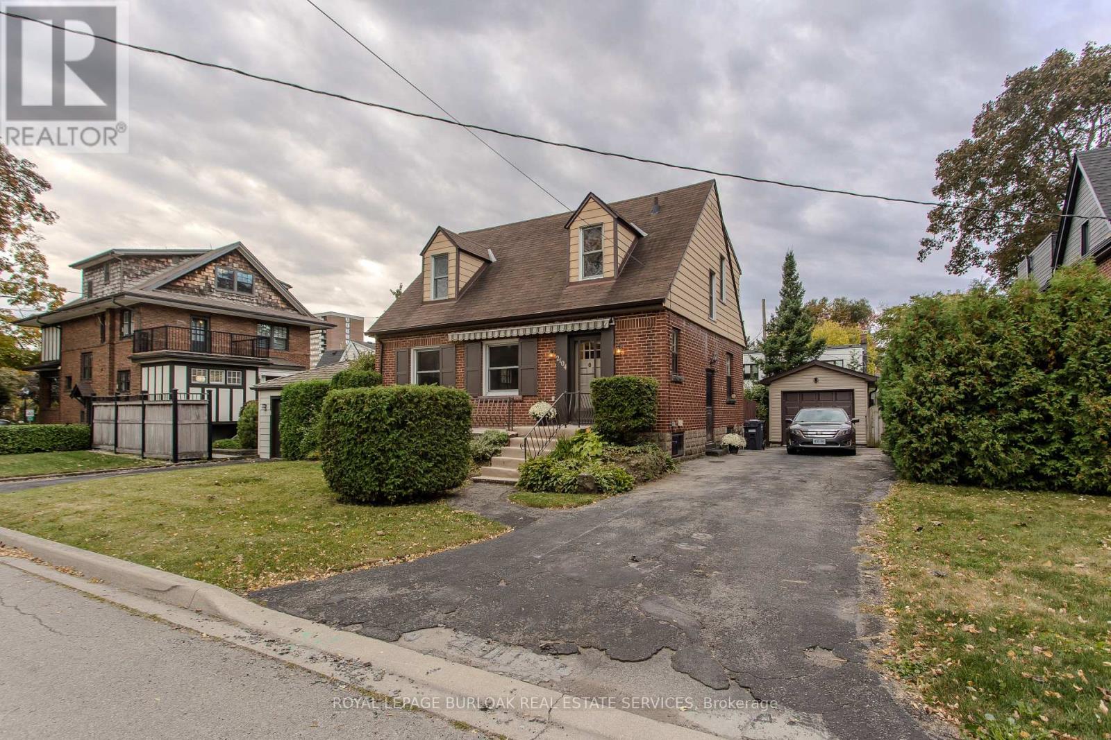 2104 Emerald Crescent Property Photo 9
