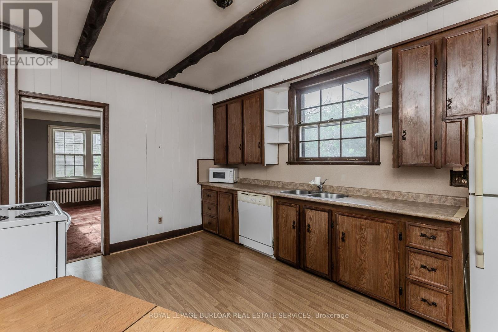 2104 Emerald Crescent Property Photo 17