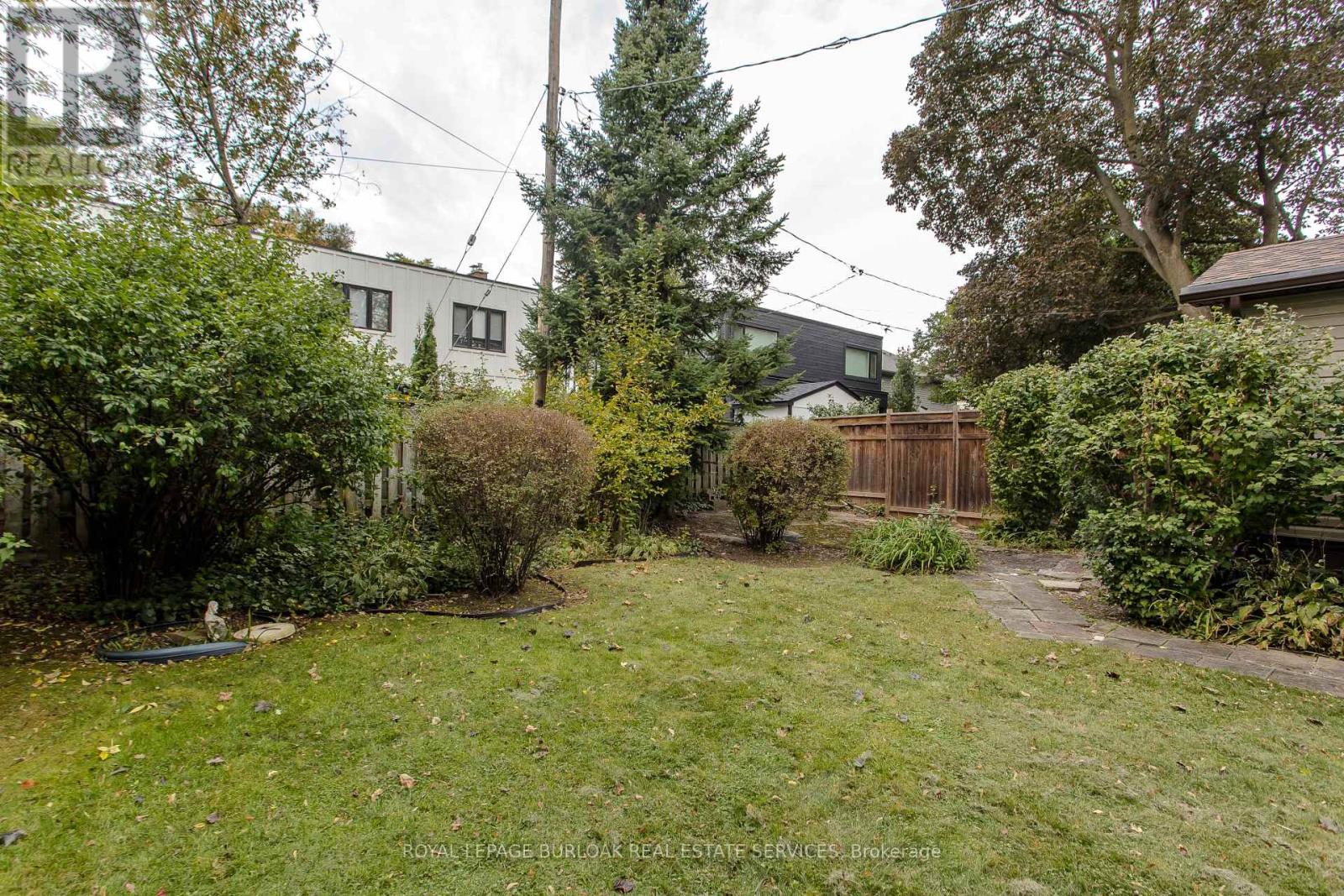 2104 Emerald Crescent Property Photo 31