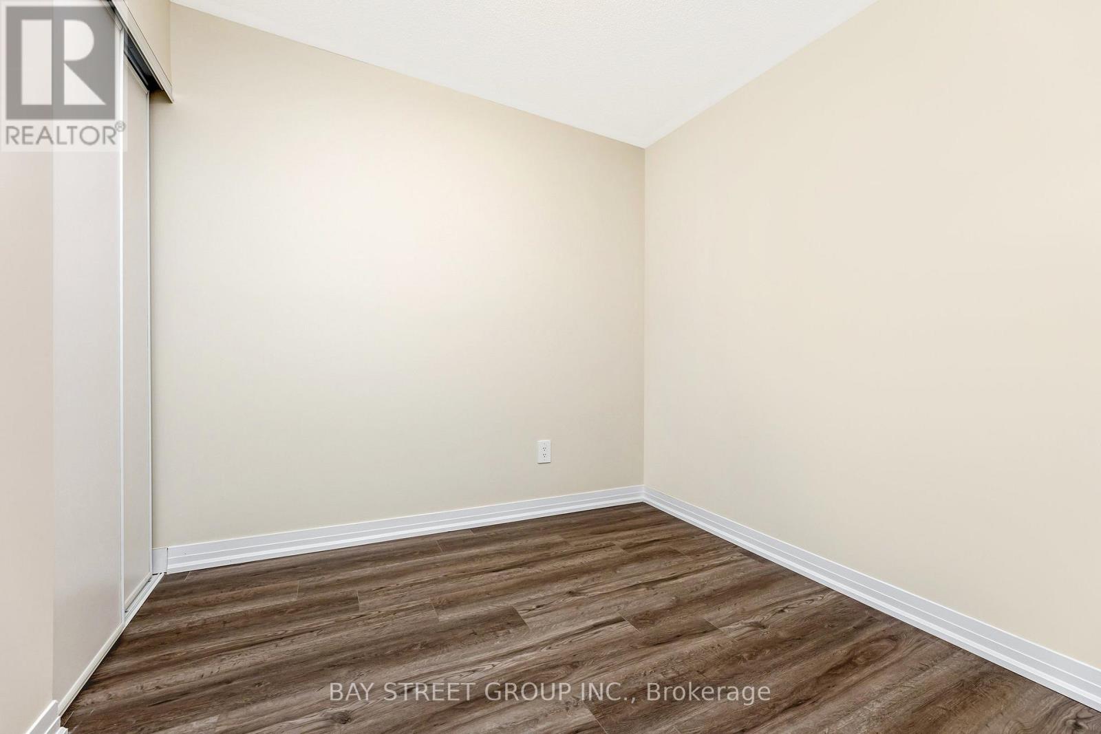 111 - 1573 Rose Way Property Photo 20