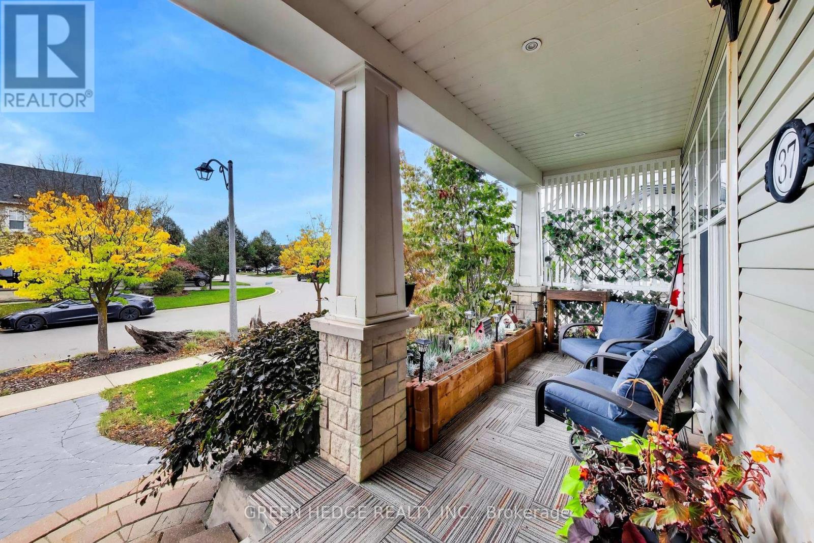 37 Hurst Street Property Photo 4