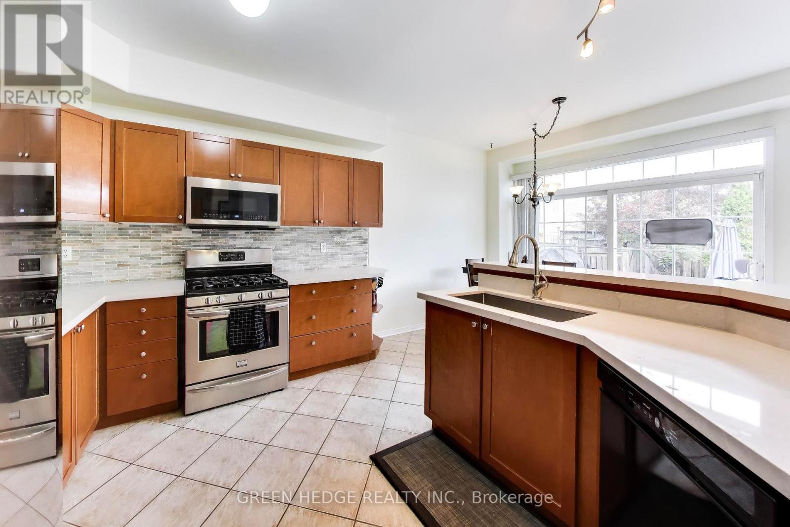 37 Hurst Street Property Photo 14