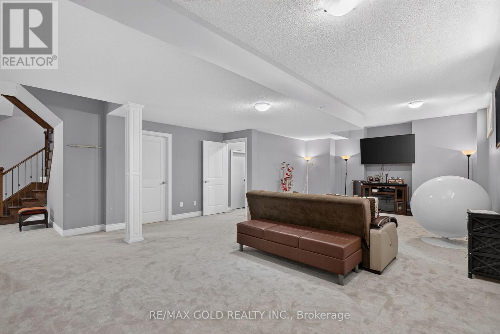 6 Ayrshire Court Property Photo 40