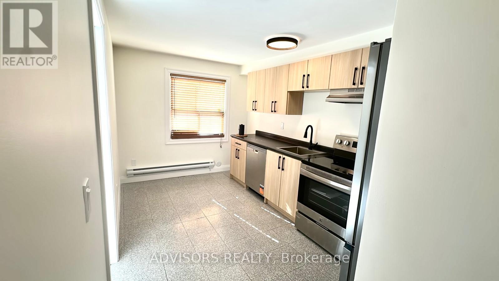 4 - 3717 Lakeshore Boulevard W Property Photo 7