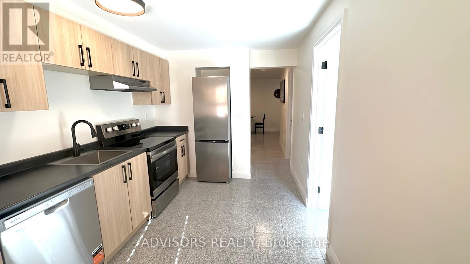 4 - 3717 Lakeshore Boulevard W Property Photo 8
