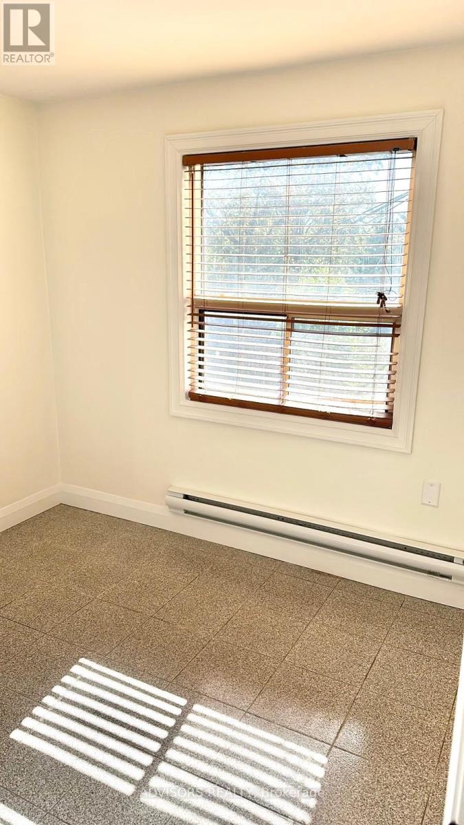 4 - 3717 Lakeshore Boulevard W Property Photo 13