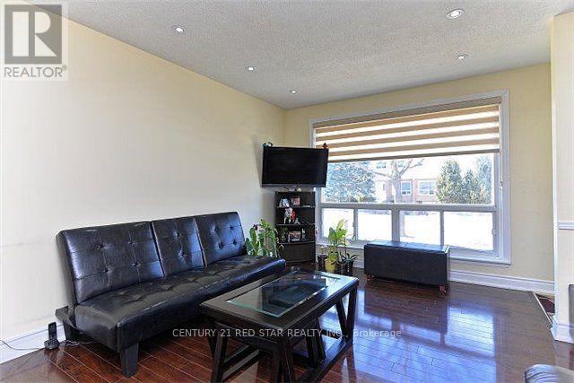 65 Newstead Crescent Property Photo 2