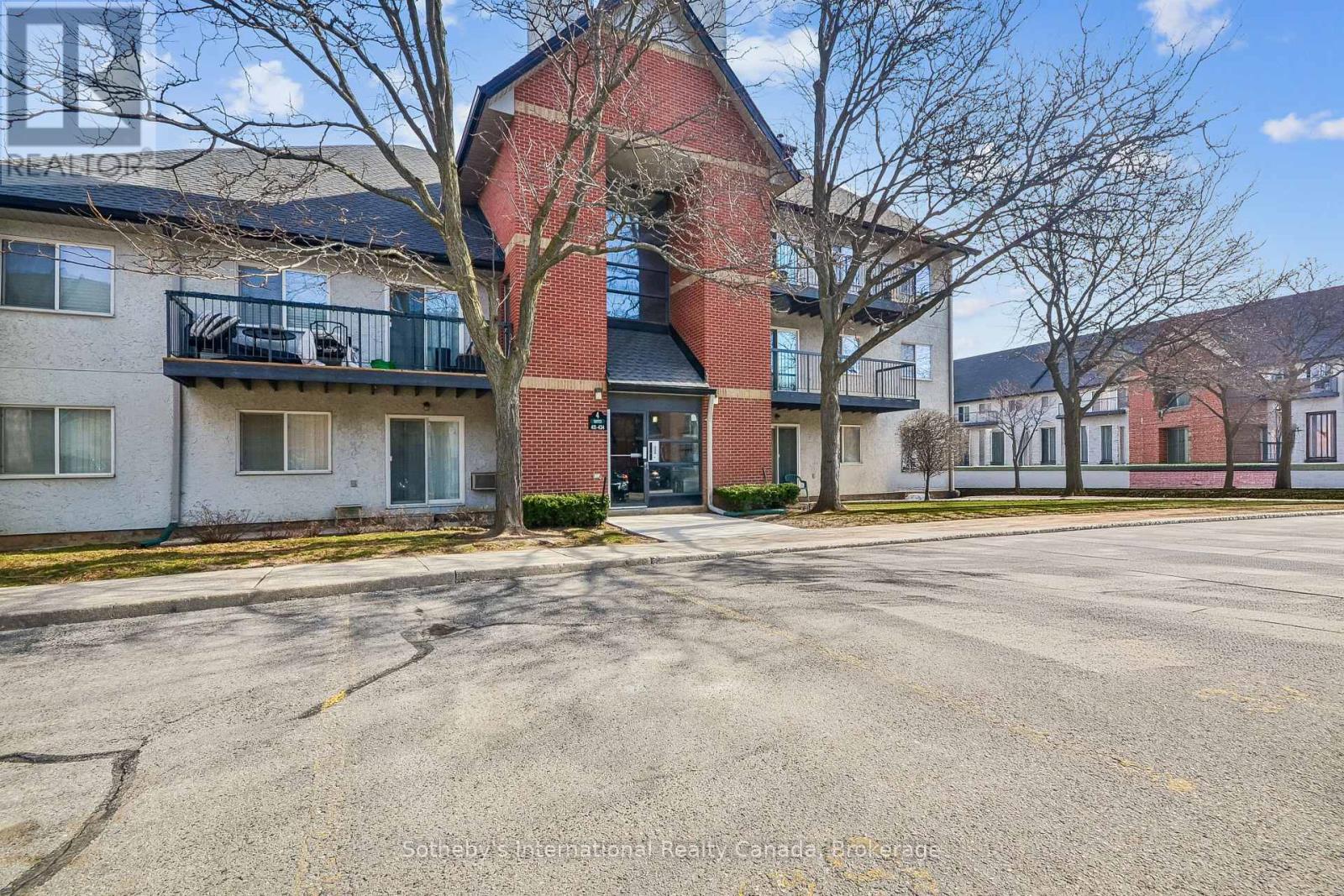 434 - 1450 GLEN ABBEY GATE Property Photo 1