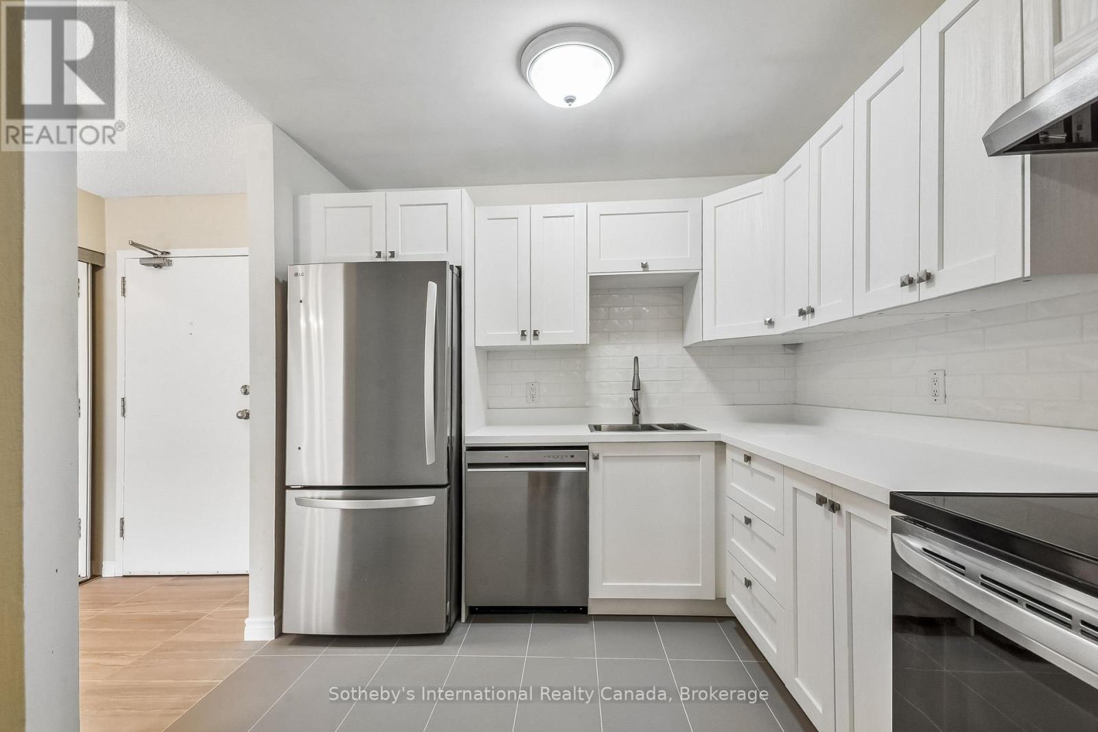 434 - 1450 Glen Abbey Gate Property Photo 2
