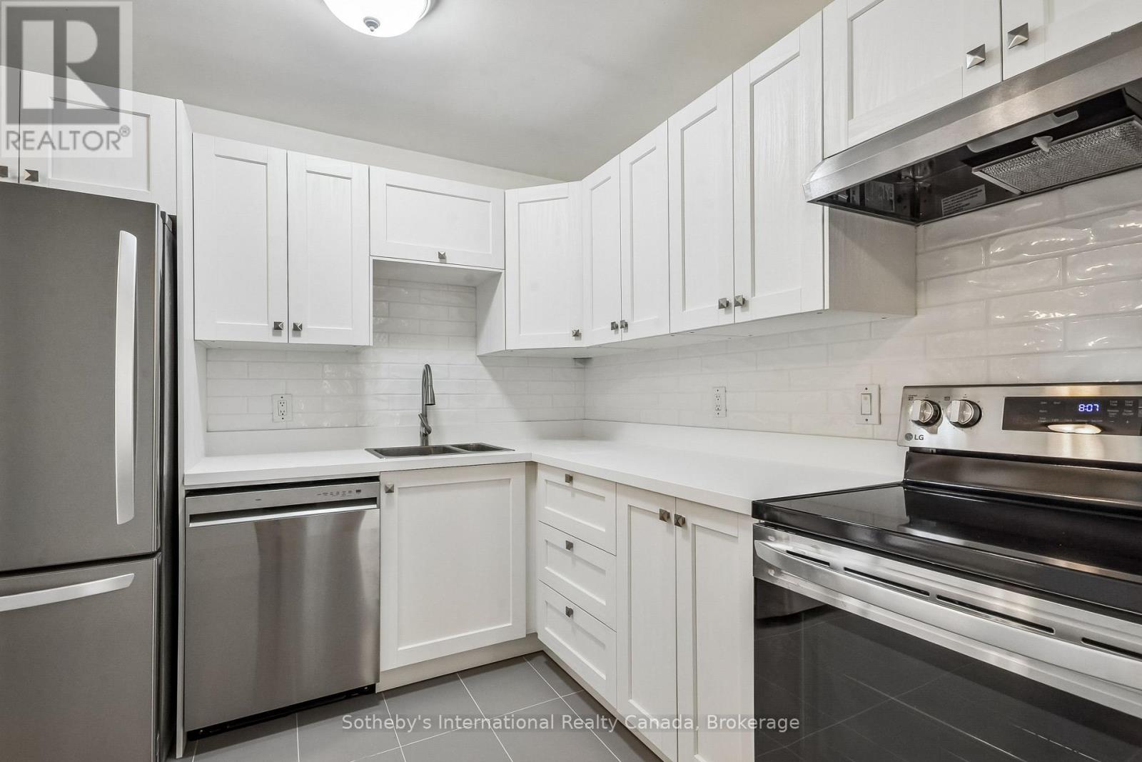 434 - 1450 Glen Abbey Gate Property Photo 3