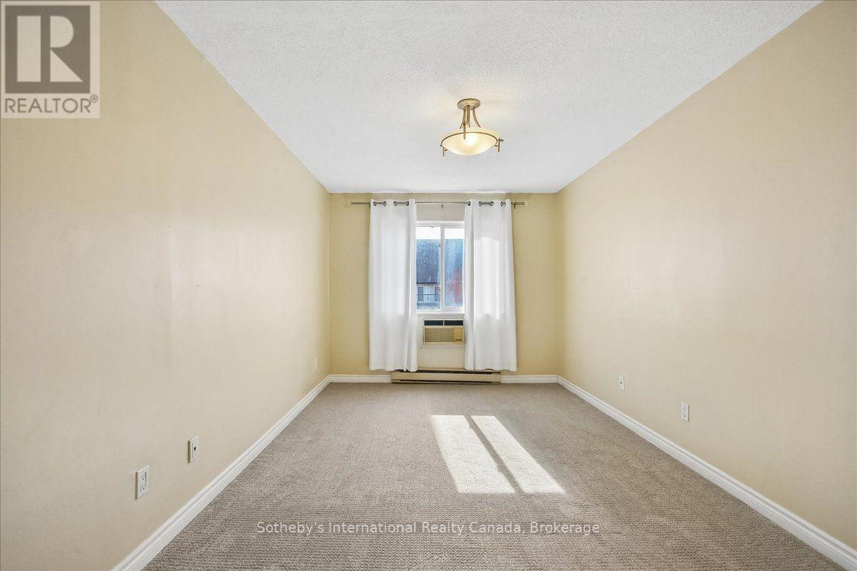 434 - 1450 Glen Abbey Gate Property Photo 12
