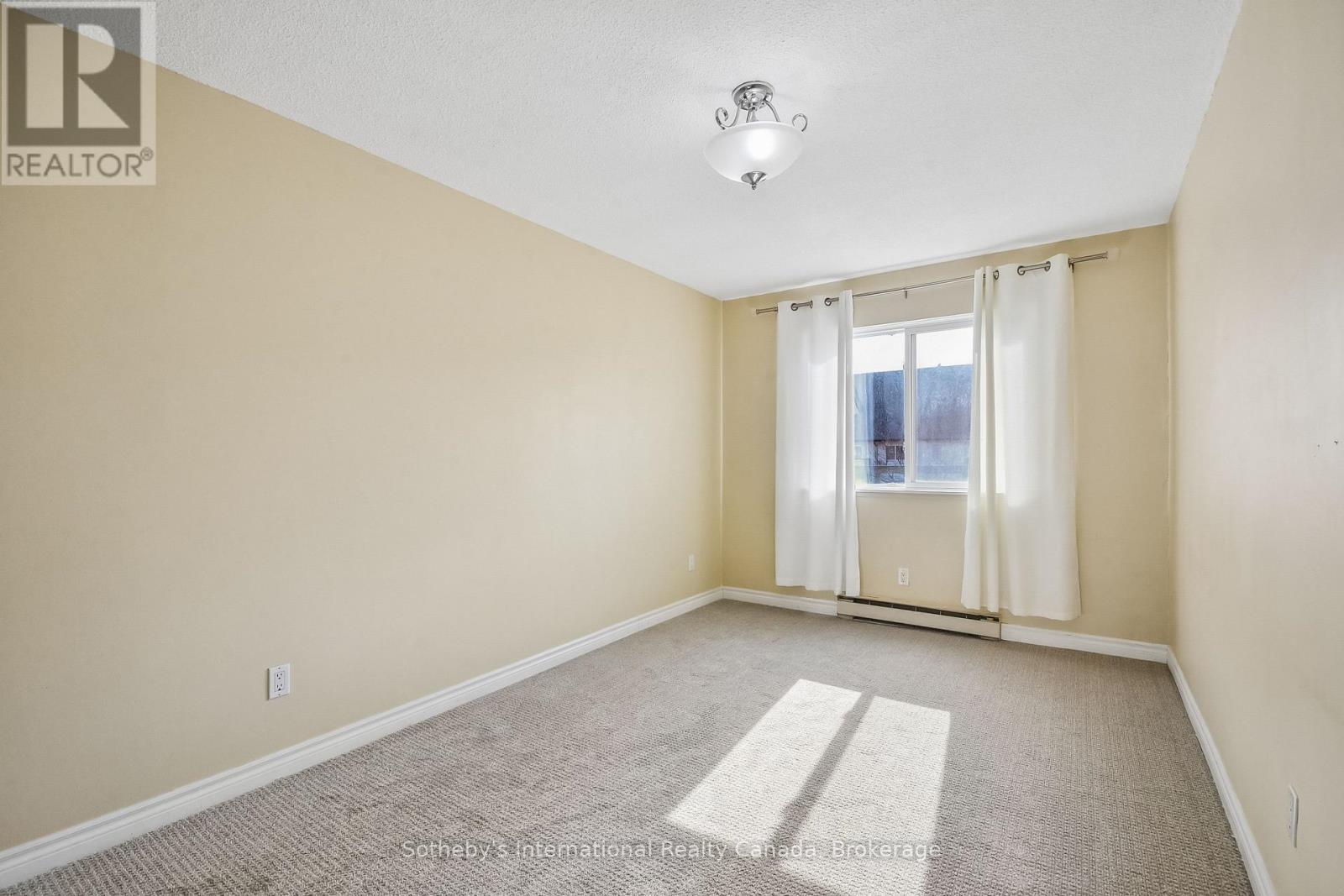 434 - 1450 Glen Abbey Gate Property Photo 14