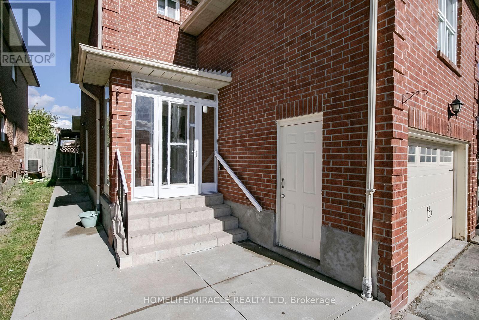 33 Adam Street Property Photo 3