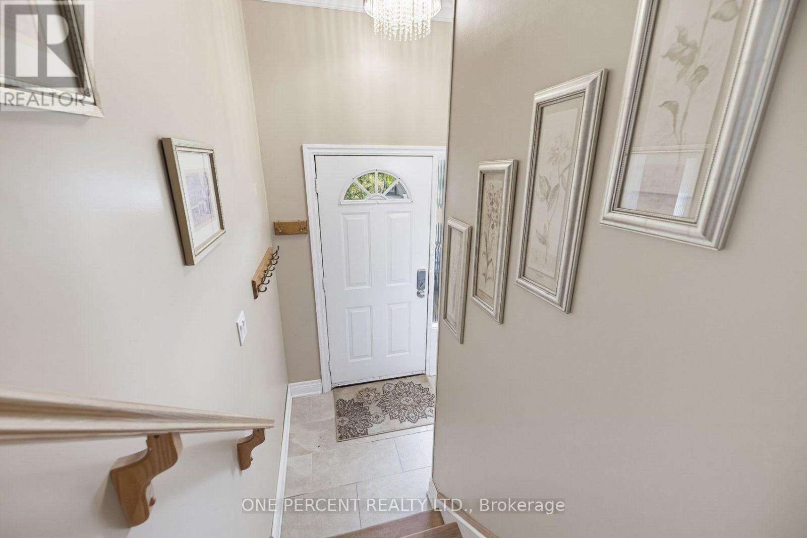 51 Courtleigh Square Property Photo 5