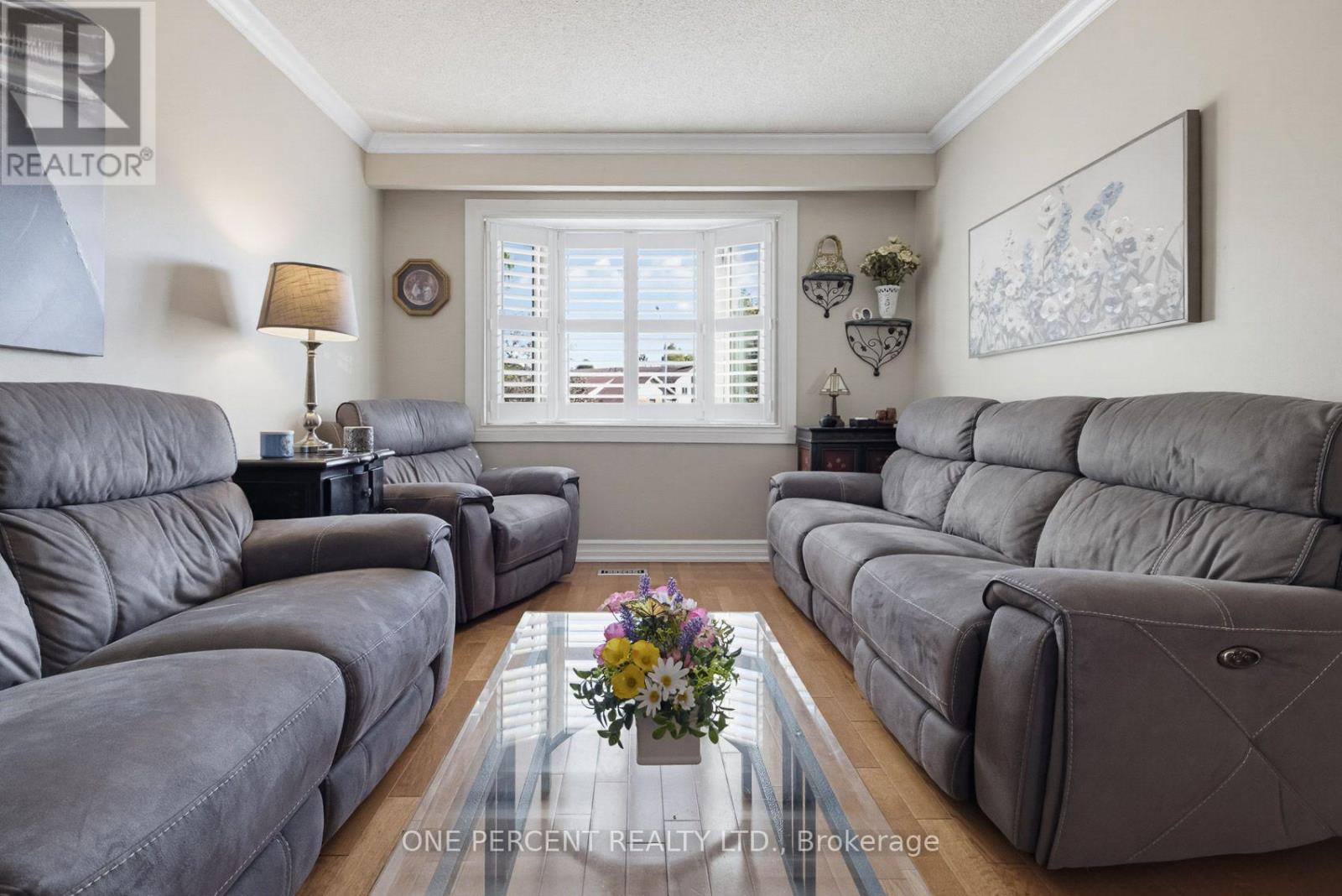 51 Courtleigh Square Property Photo 9