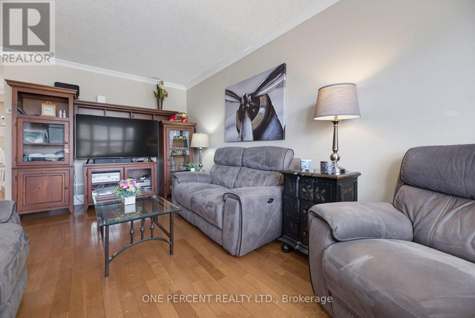 51 Courtleigh Square Property Photo 10