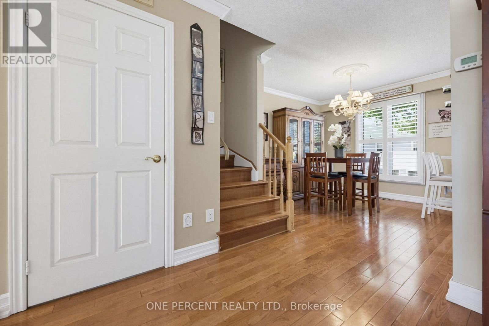 51 Courtleigh Square Property Photo 11