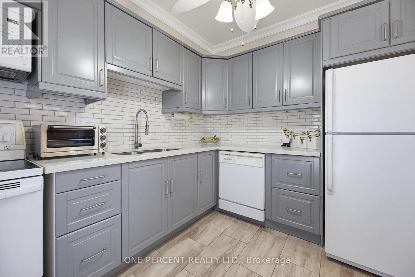 51 Courtleigh Square Property Photo 15