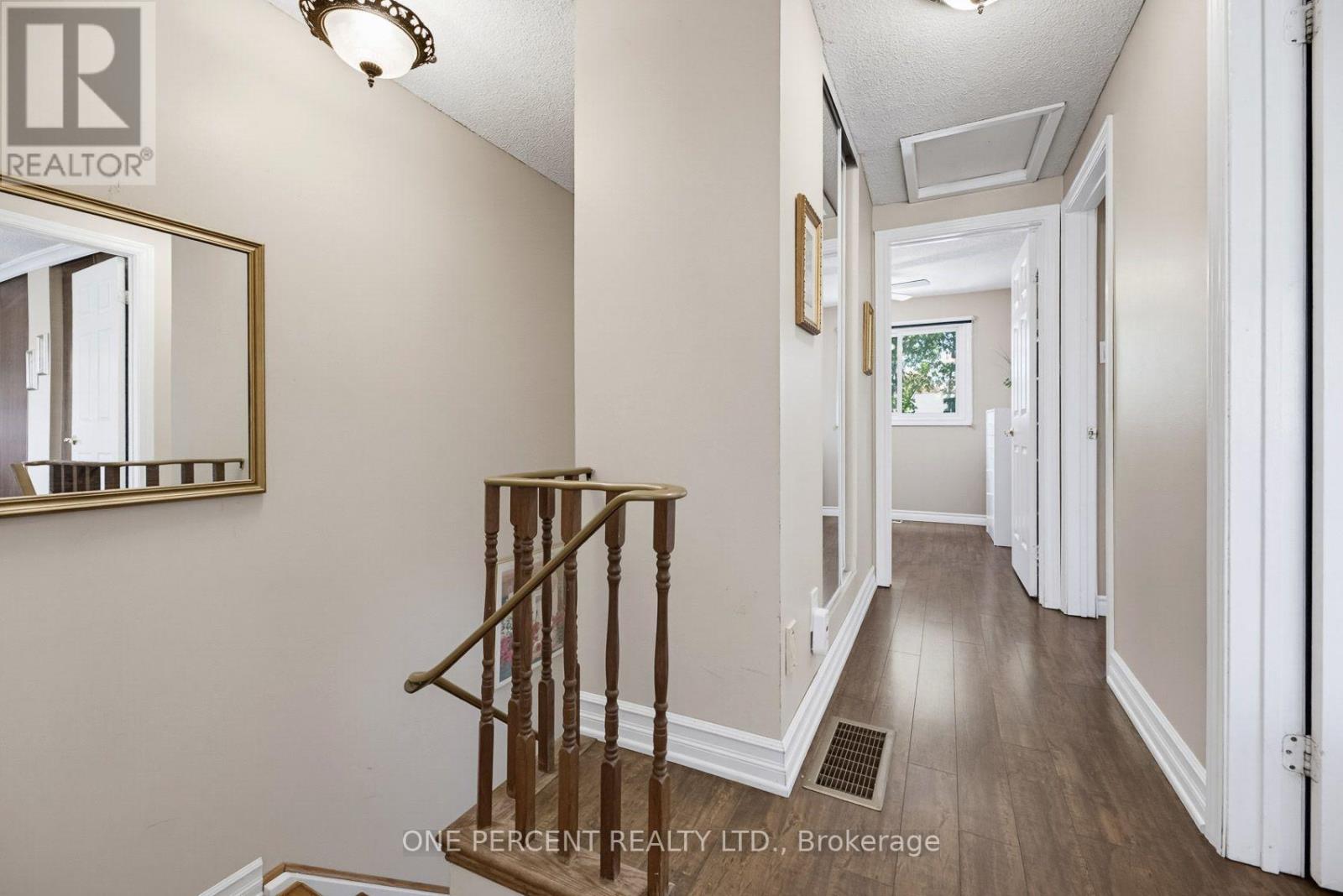 51 Courtleigh Square Property Photo 16