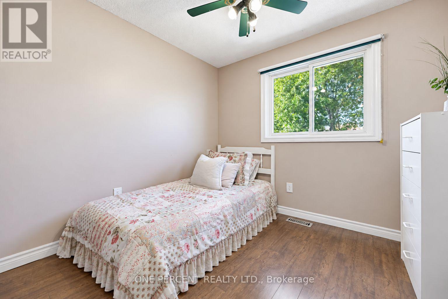 51 Courtleigh Square Property Photo 23