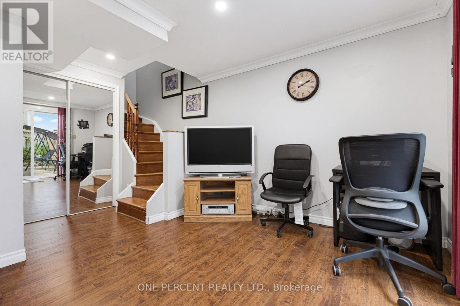 51 Courtleigh Square Property Photo 24