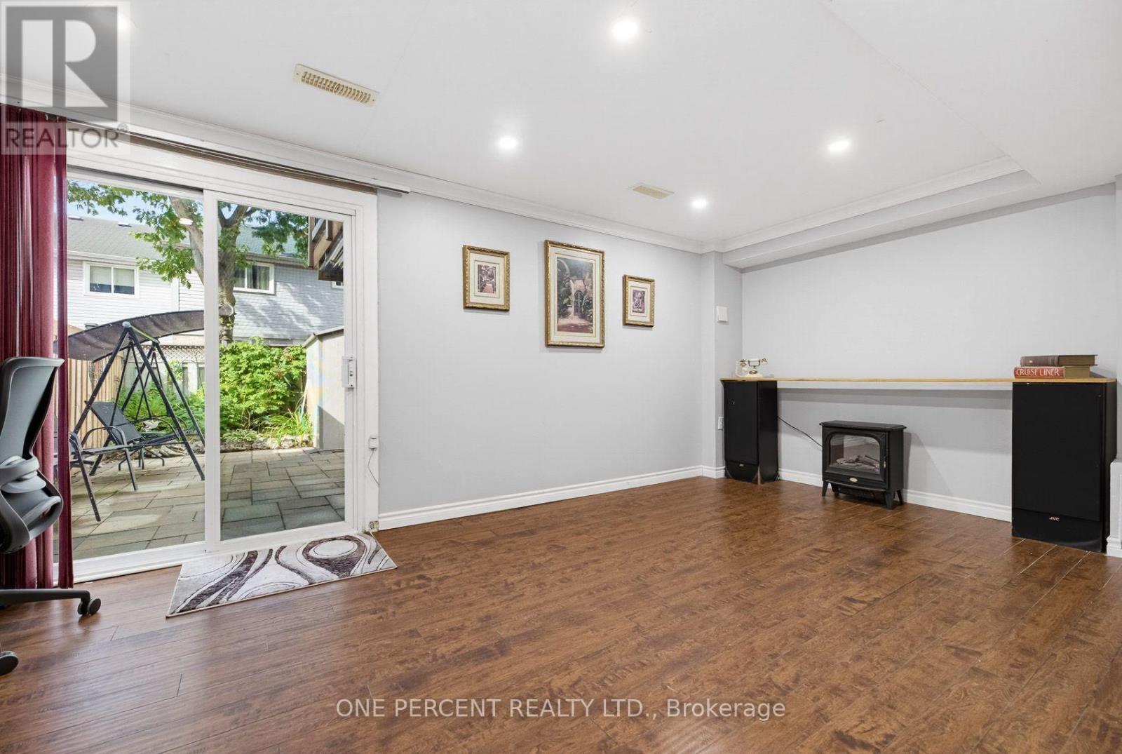 51 Courtleigh Square Property Photo 26