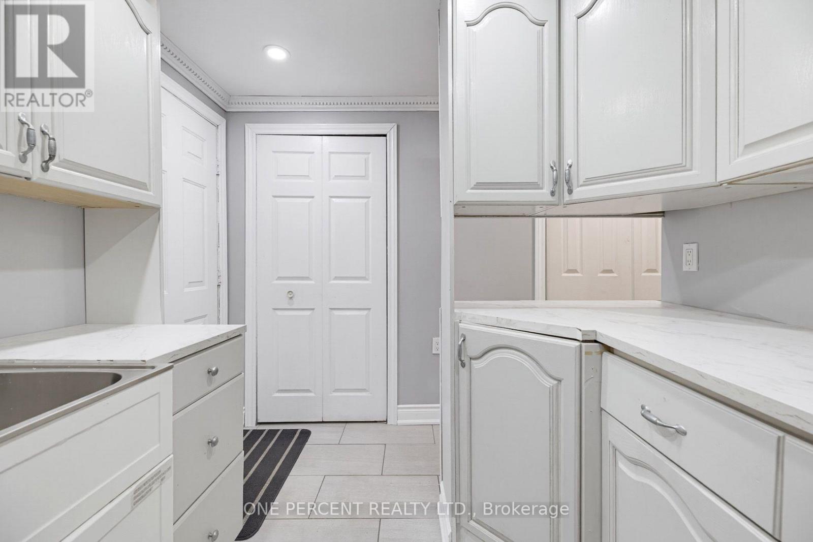 51 Courtleigh Square Property Photo 33