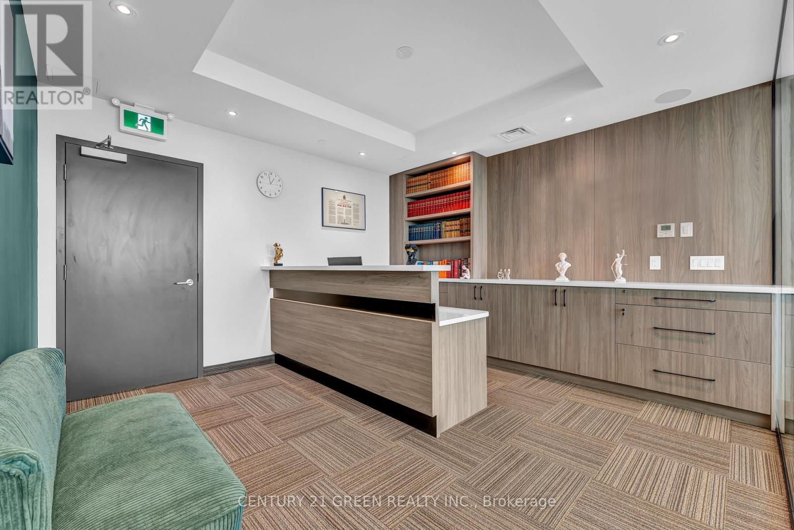 323 - 998 Martin Grove Road Property Photo 9