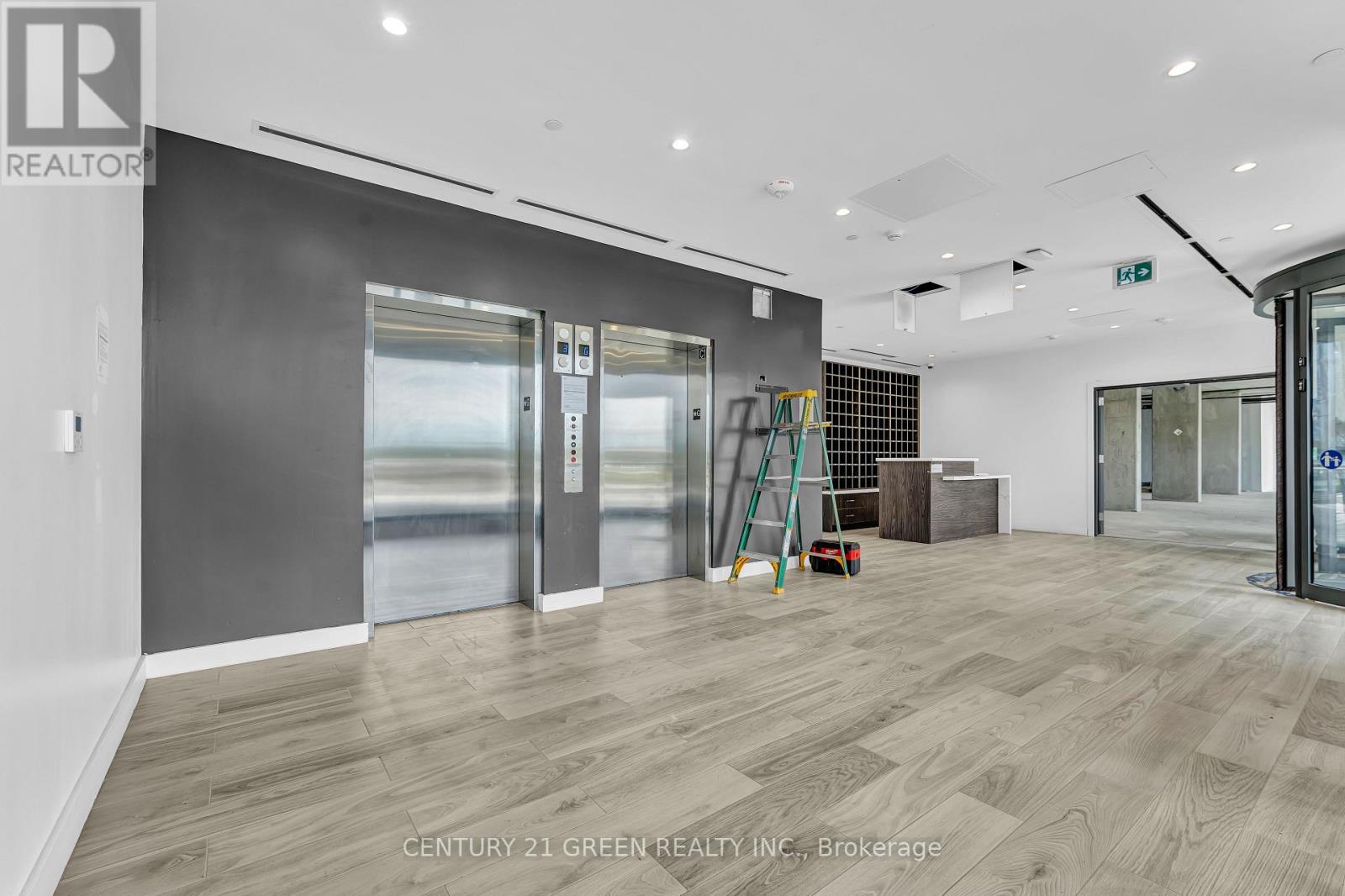 323 - 998 Martin Grove Road Property Photo 23