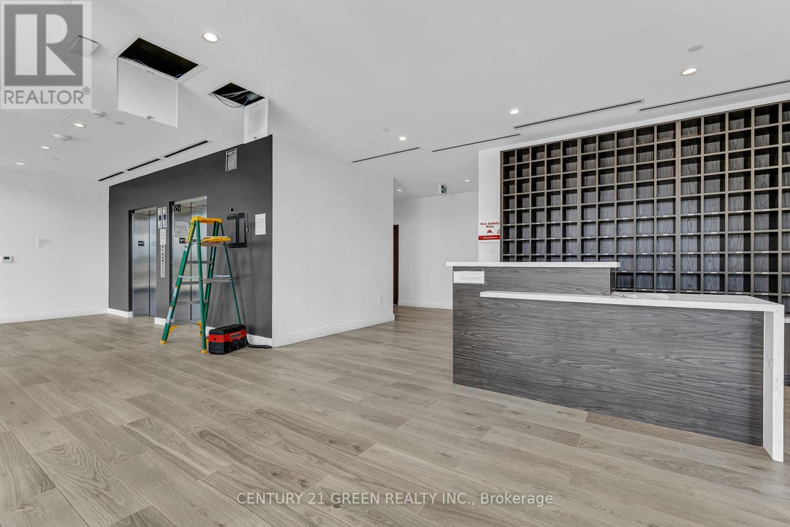 323 - 998 Martin Grove Road Property Photo 24
