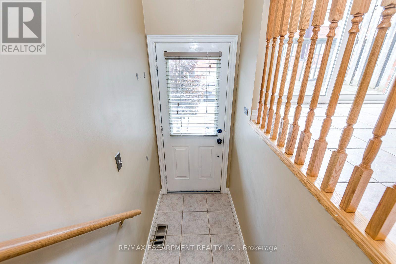 51 - 1751 Lampman Avenue Property Photo 3