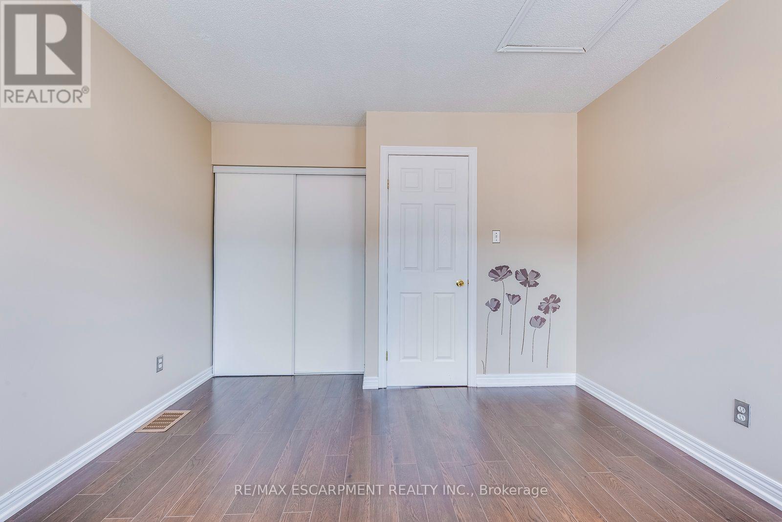 51 - 1751 Lampman Avenue Property Photo 21