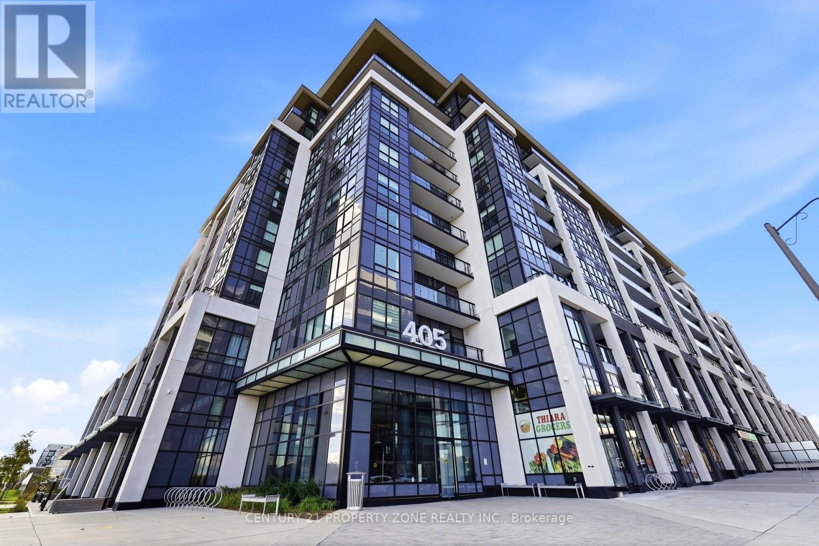 719 - 405 Dundas Street W Property Photo 1