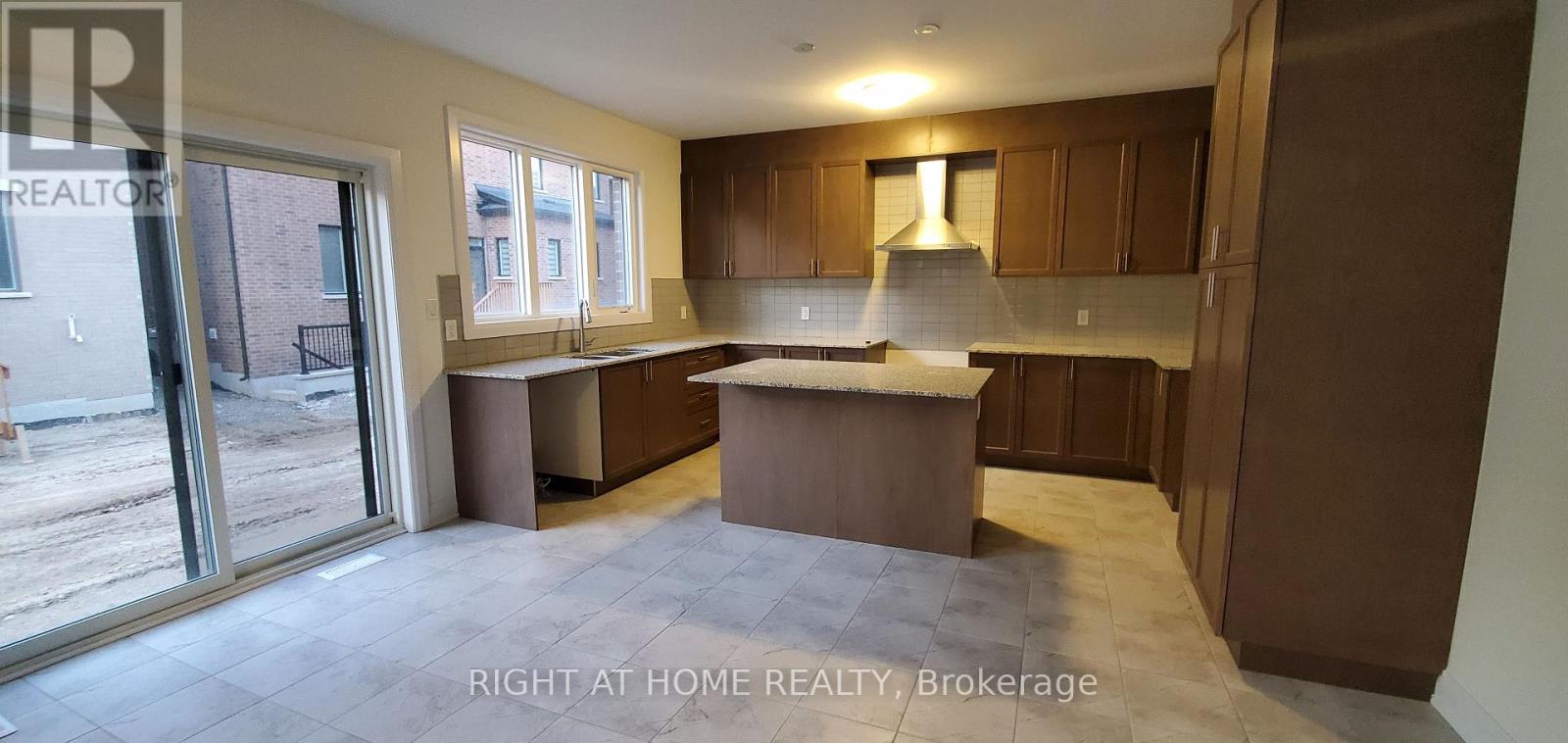 18 Kings Hill Drive Property Photo 4