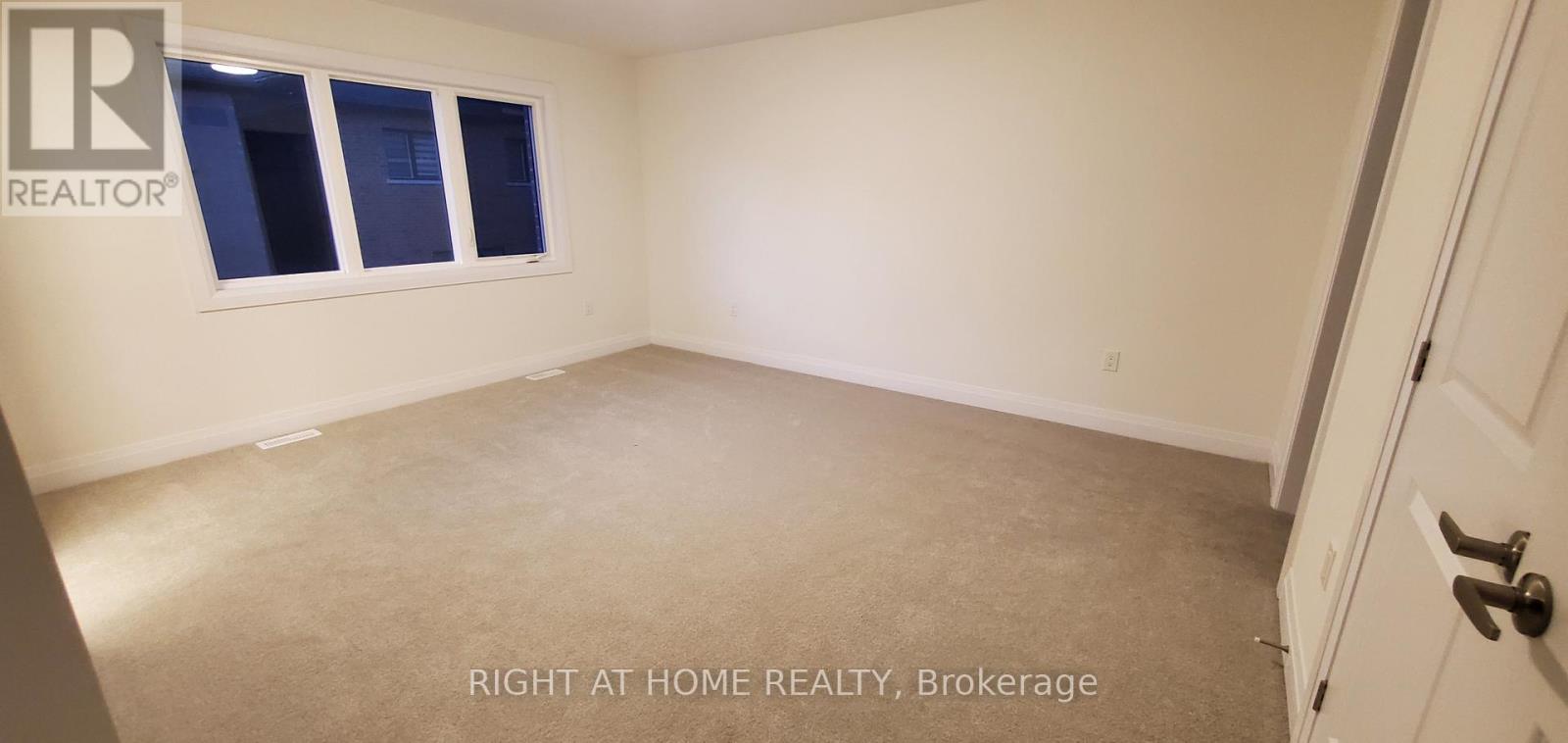 18 Kings Hill Drive Property Photo 10