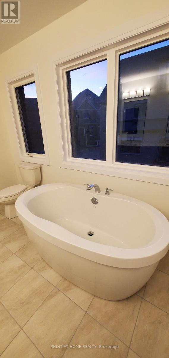 18 Kings Hill Drive Property Photo 12