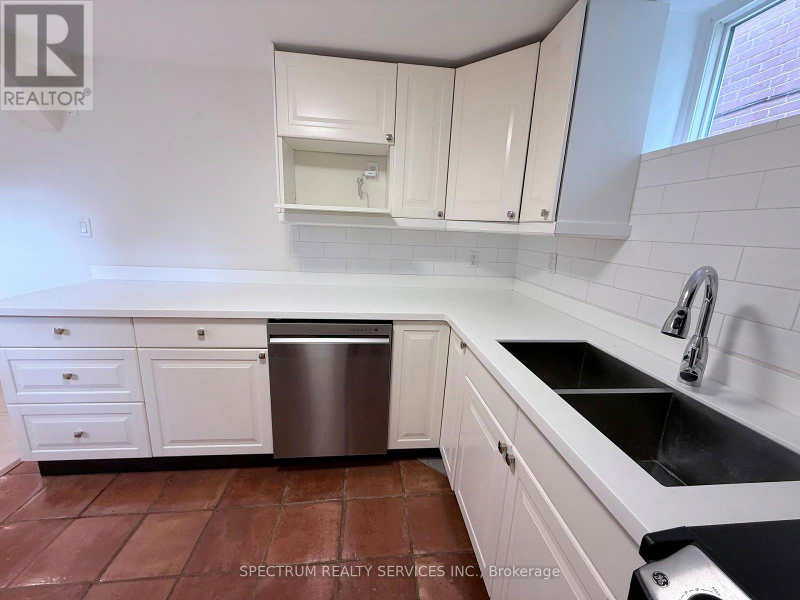 Lower - 172 Queenslea Avenue Property Photo 1