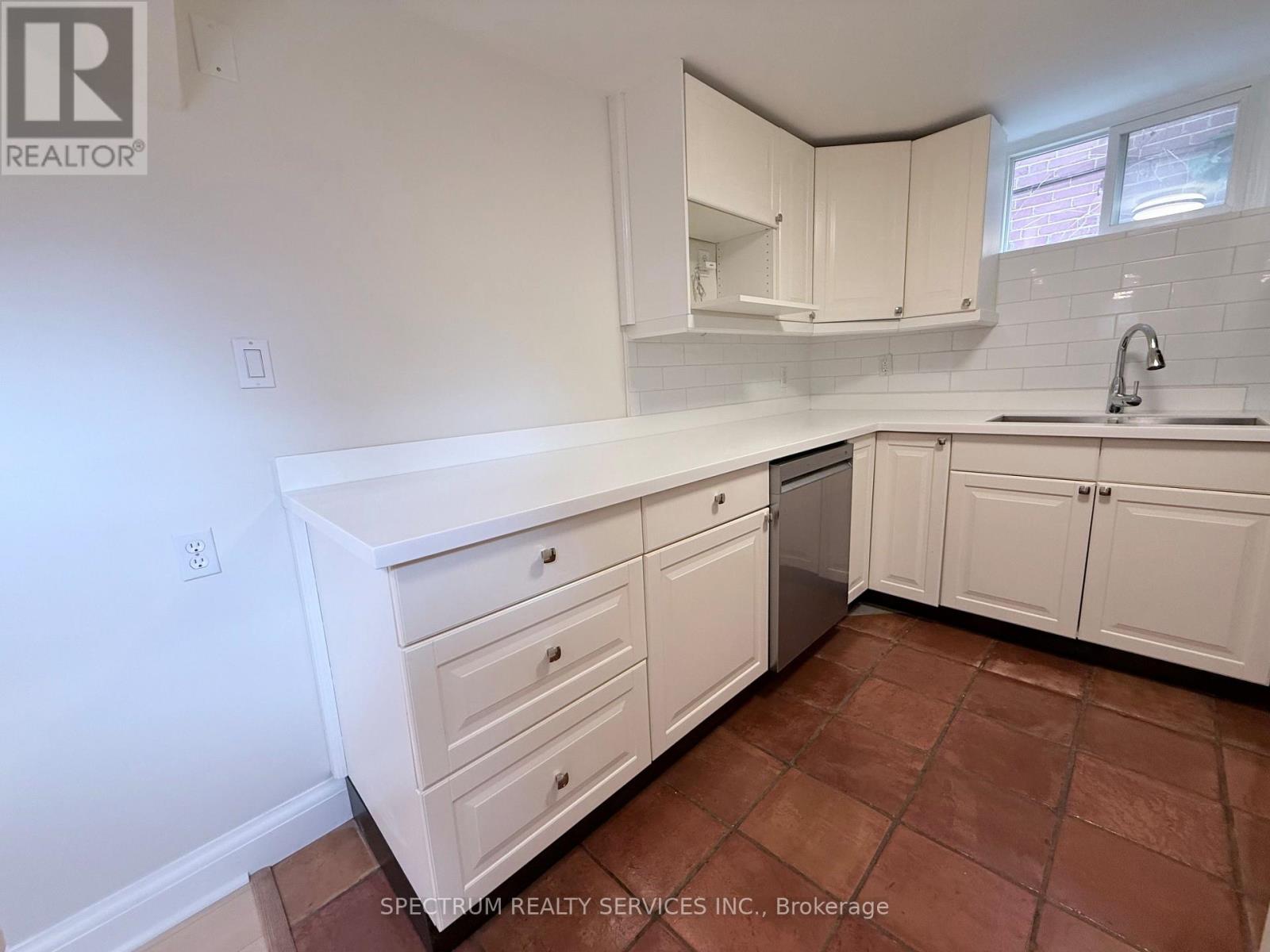 Lower - 172 Queenslea Avenue Property Photo 4