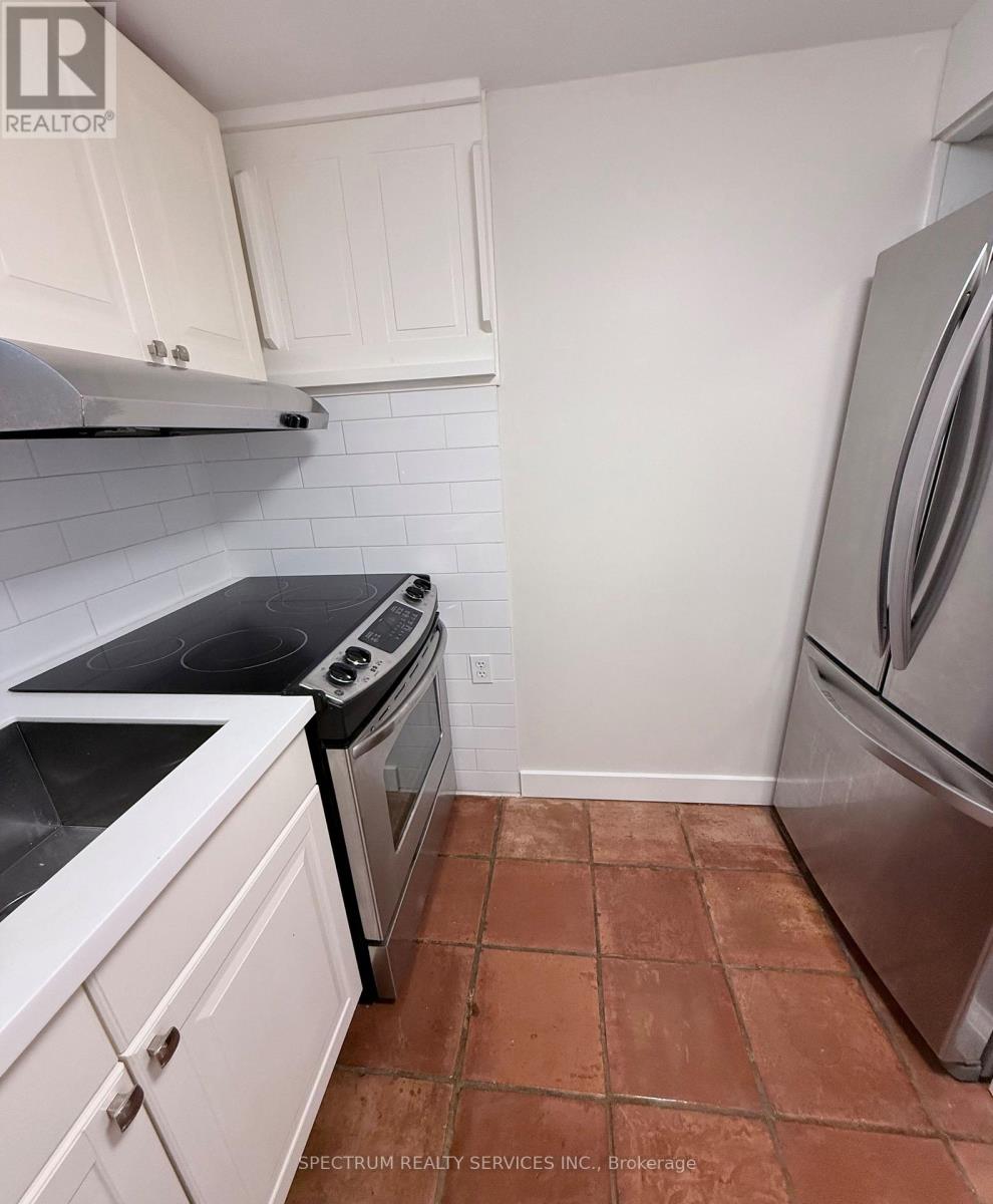 Lower - 172 Queenslea Avenue Property Photo 7