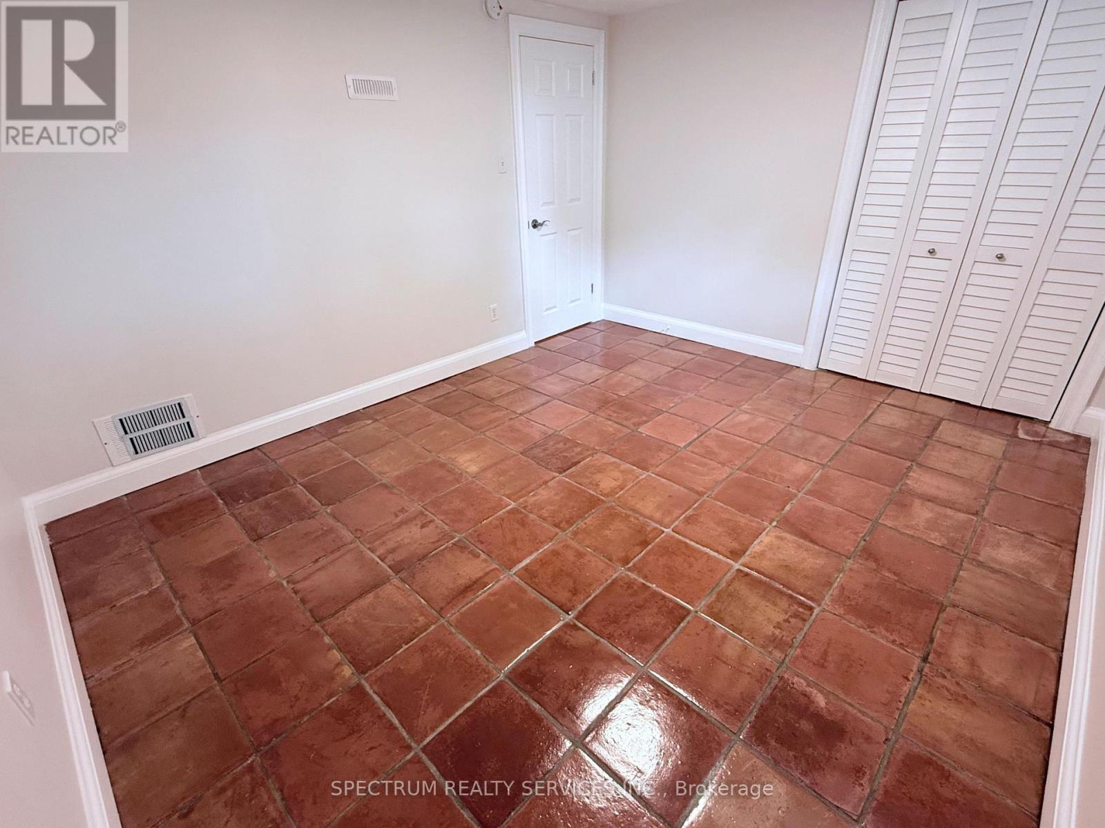Lower - 172 Queenslea Avenue Property Photo 12