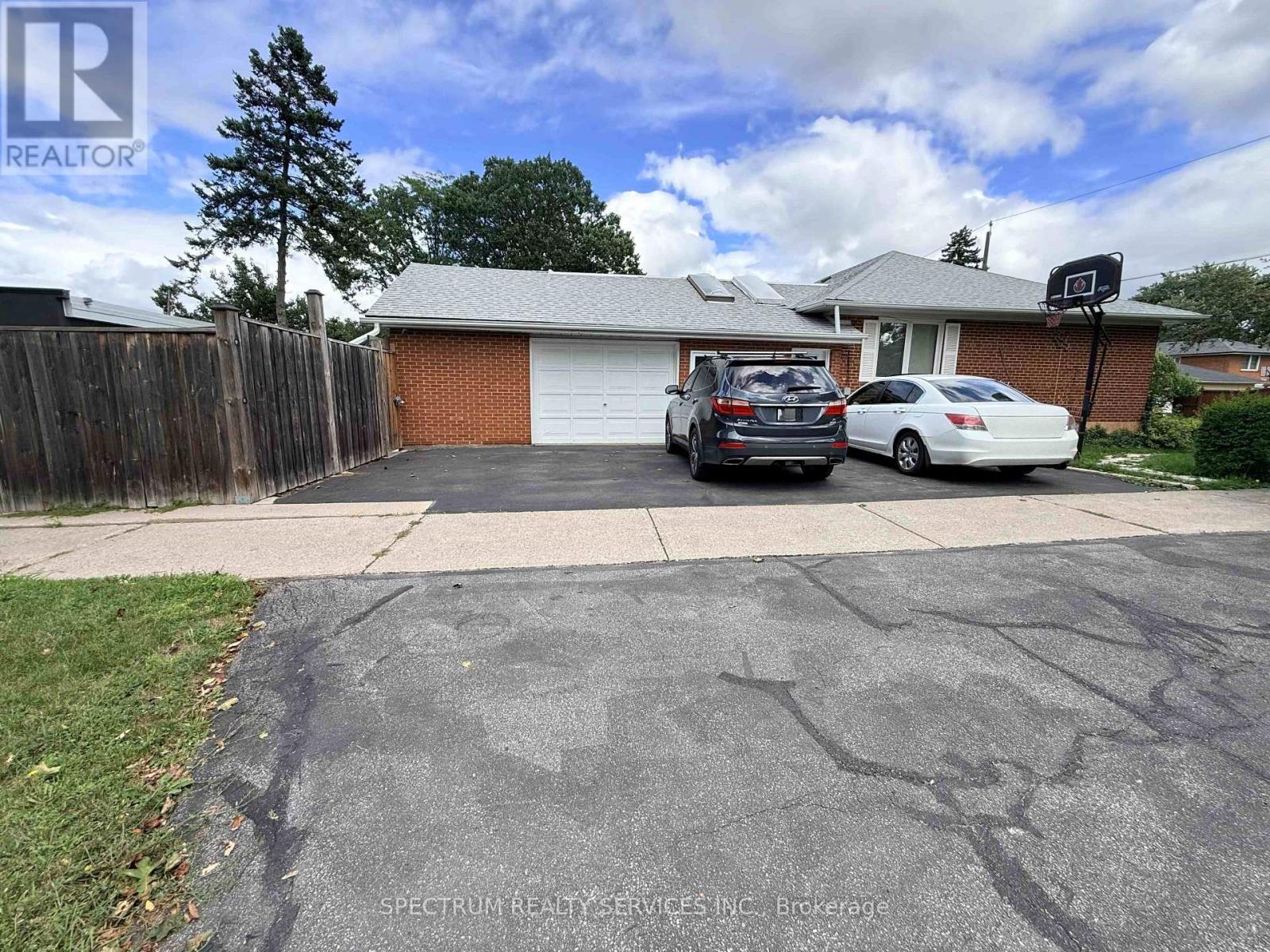 Lower - 172 Queenslea Avenue Property Photo 21