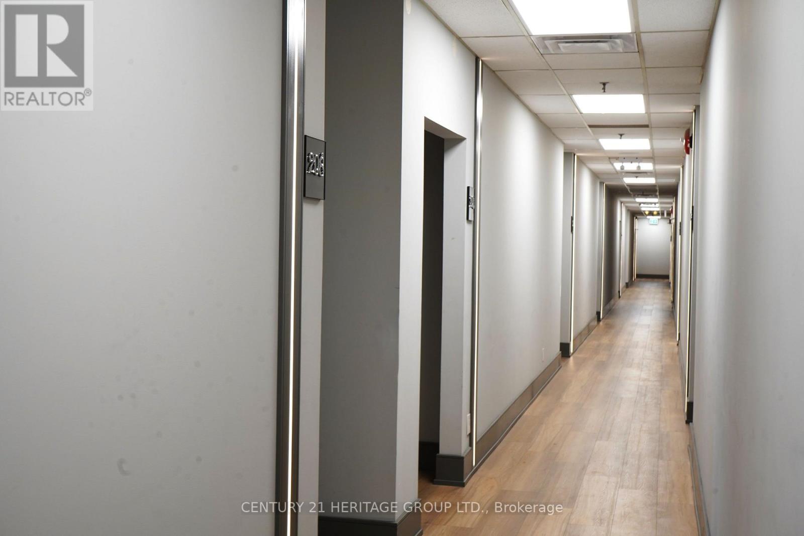 207 - 4544 Dufferin Street Property Photo 7