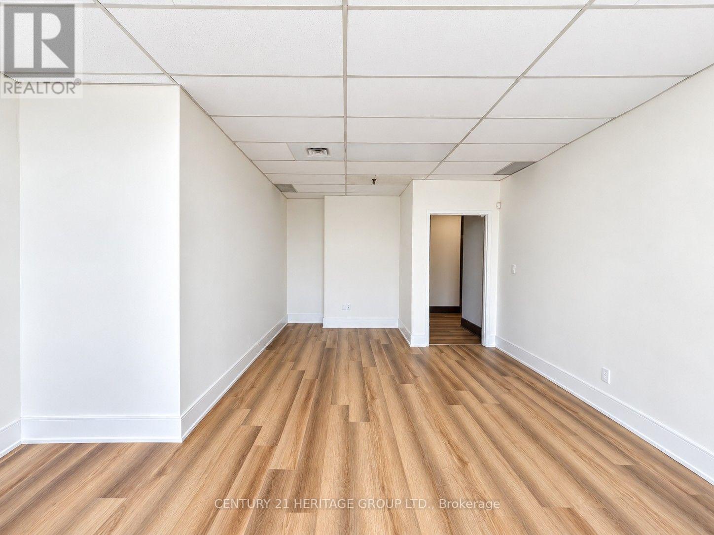 207 - 4544 Dufferin Street Property Photo 8