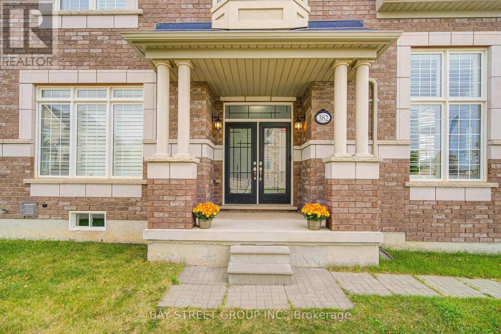 382 Begonia Gardens Property Photo 4