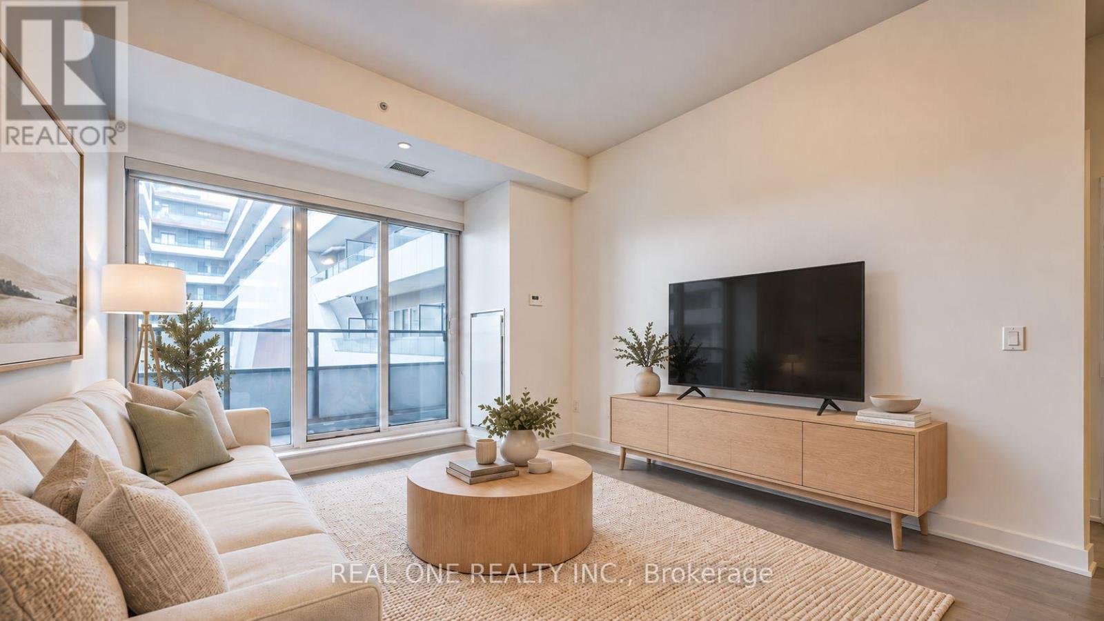 231 - 30 Shore Breeze Drive Property Photo 4