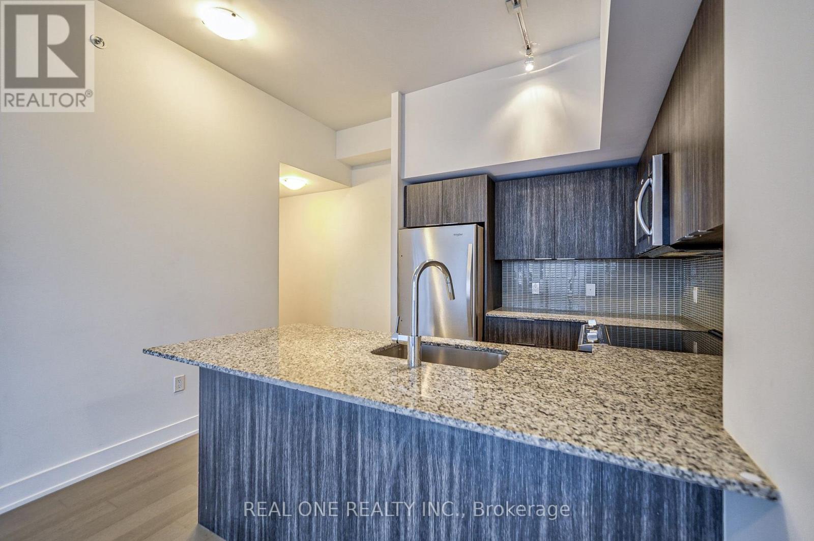 231 - 30 Shore Breeze Drive Property Photo 9